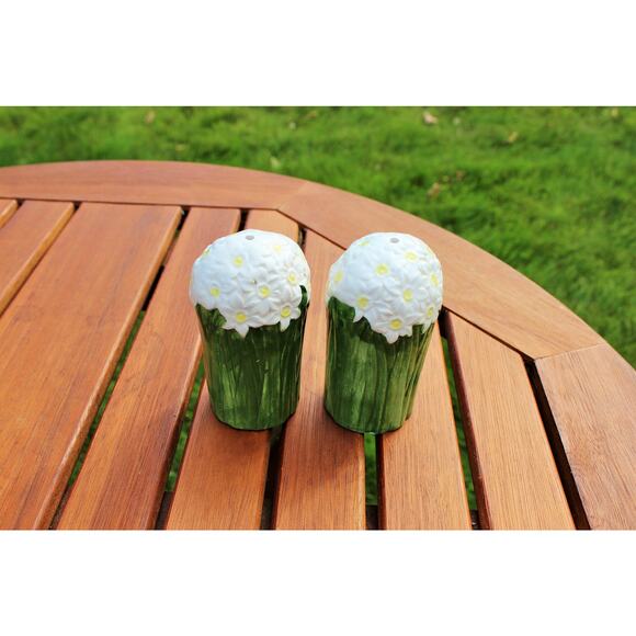 Vintage Ceramic Flower Salt And Pepper Shaker Set From The 1950's - Picture 4 of 7